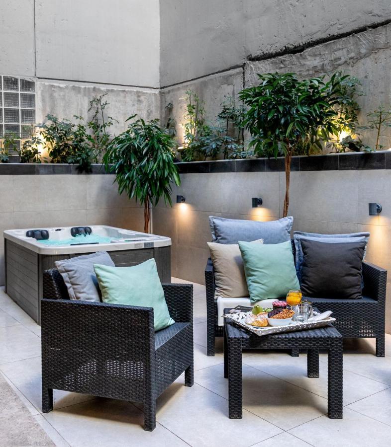 47 Luxury Suites Атина Екстериор снимка