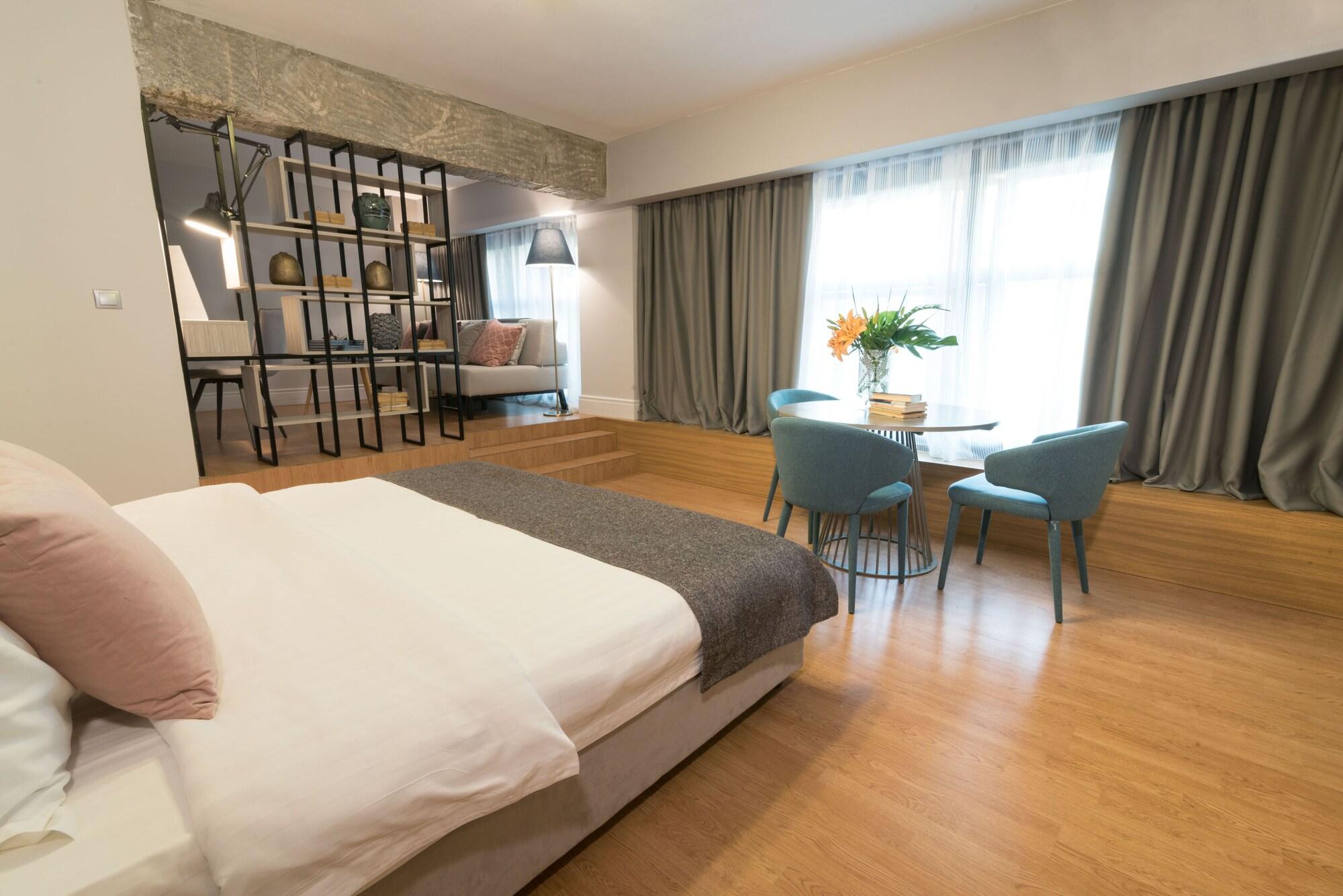 47 Luxury Suites Атина Екстериор снимка