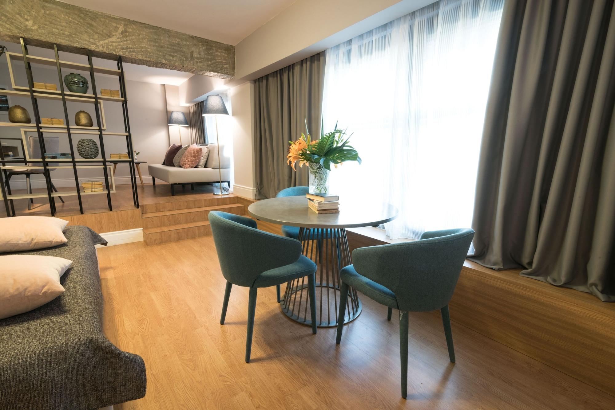 47 Luxury Suites Атина Екстериор снимка
